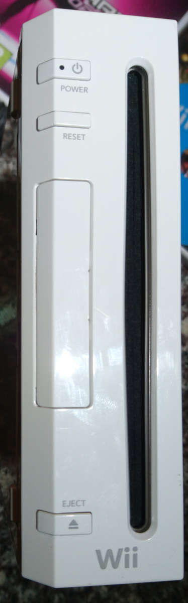 Nintendo Wii + 5 games - RVL001 (1 Controller & 1 Nunchuck)