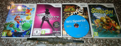 Nintendo Wii + 5 games - RVL001 (1 Controller & 1 Nunchuck)