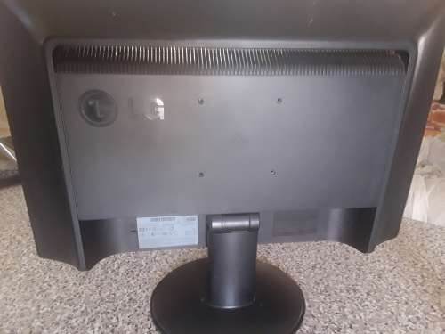 Lg Flatron 16" Desktop VGA Monitor