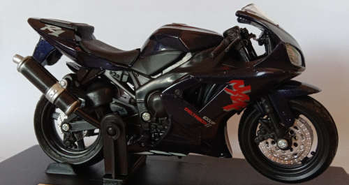 1:43 Maisto Yamaha YZF-R1