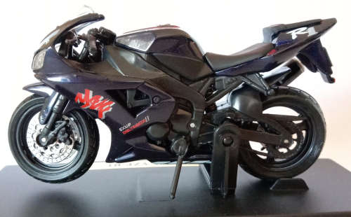 1:43 Maisto Yamaha YZF-R1