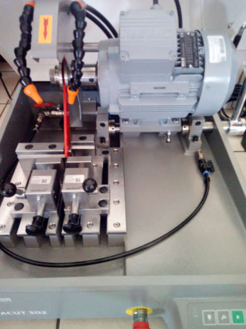 Metallographic Abrasive Cutter - Display - Please read - Collection  Only