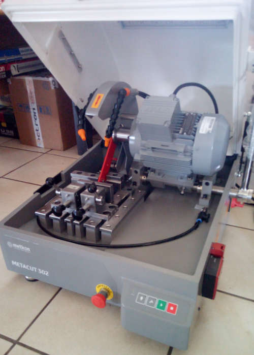 Metallographic Abrasive Cutter - Display - Please read - Collection  Only