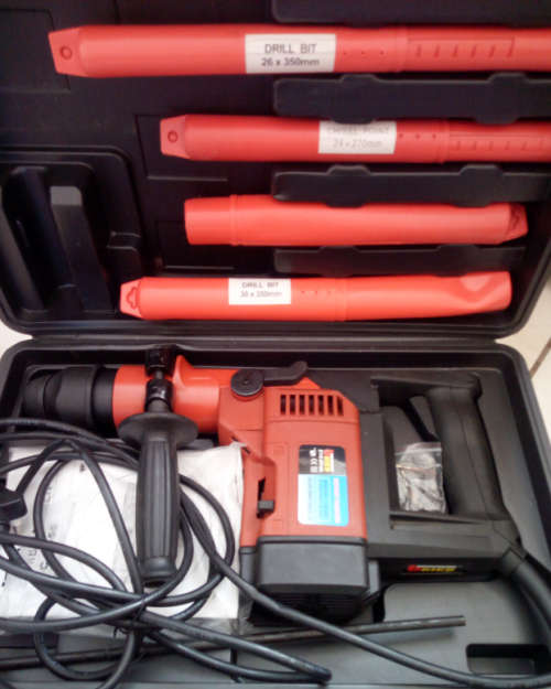 55mm 900W U-Bird Rotary Hammer SDS Drill (Complete with SDS Bits)