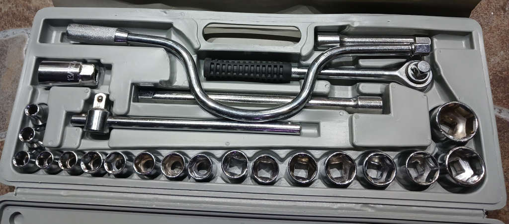 24 Piece 1/2` Drive Metric Socket Set