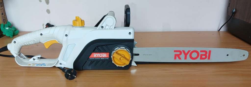 400mm 1800W Ryobi Electric Chainsaw (Require Chain, Display - As New!))