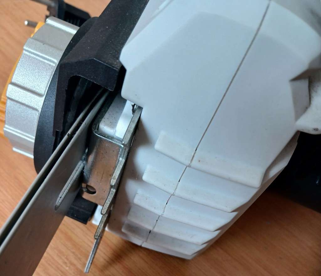 400mm 1800W Ryobi Electric Chainsaw (Require Chain, Display - As New!))