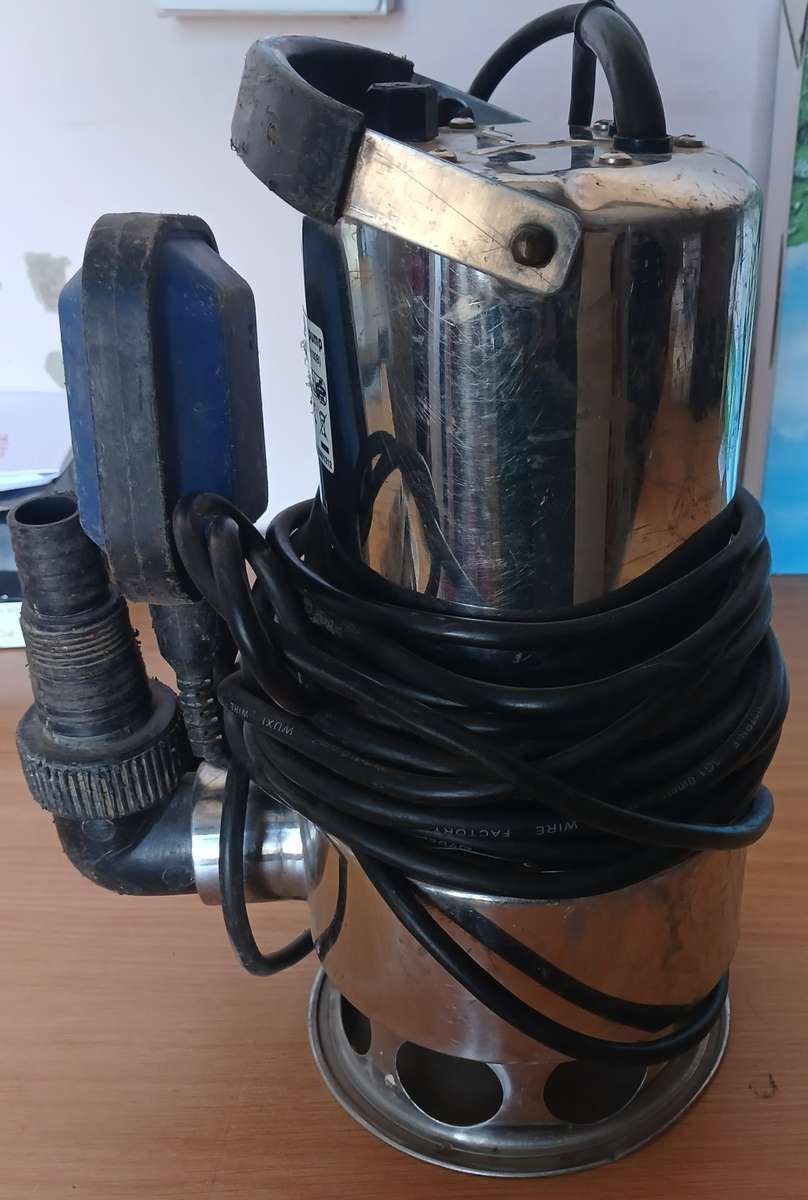 220v 15500l p/h Submersible Waterpump (Please Read, Cosmetics)