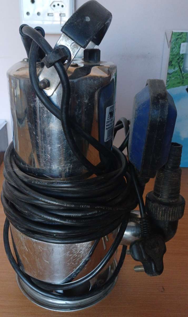 220v 15500l p/h Submersible Waterpump (Please Read, Cosmetics)