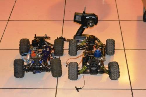 2 x Nitro RC Car - Turbulent Elders and HPI 1:10 (80-90 Km/Hour)