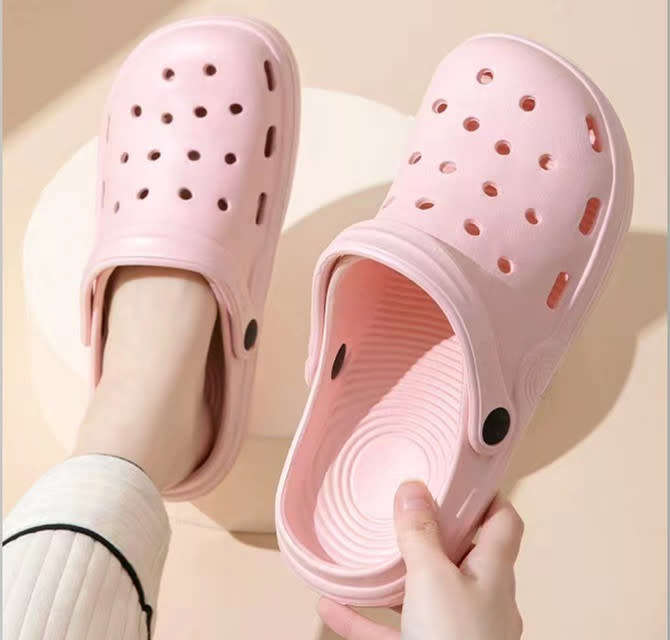 Summer beach comfortable lightweight sandals for men and women