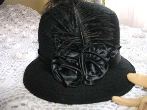 Vintage style Hat with Free pair of Vintage Gloves