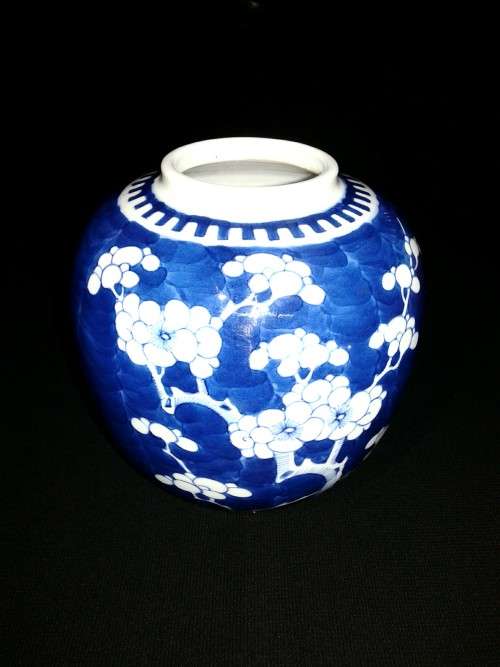 KANGXI REVIVAL, GUANGXU QING DYNASTY VASE CIRCA 1900.