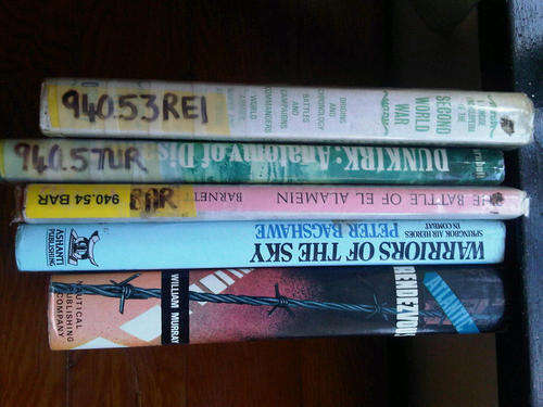 SECOND WORLD WAR - 5 COLLECTIBLE OOKS