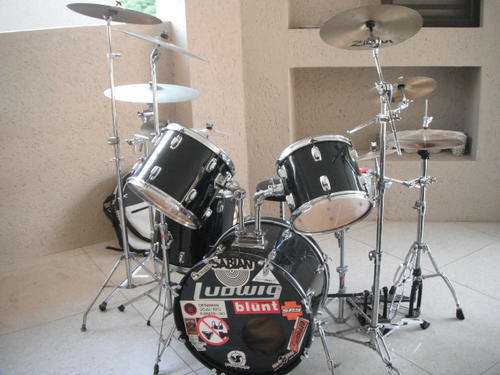 LUDWIG DRUM KIT - 8 symbals + stands + drum supressors + dampners + stool
