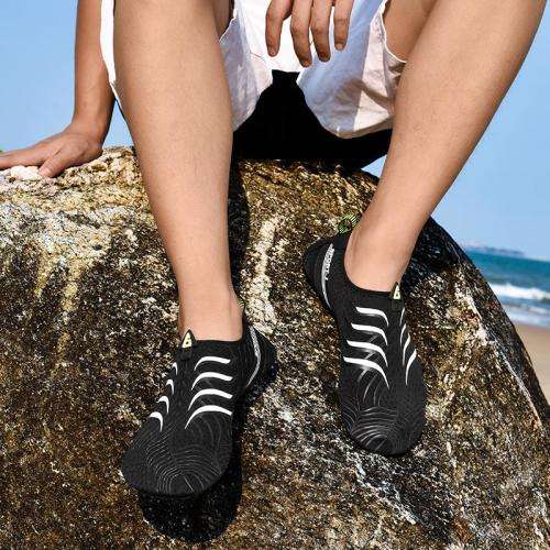 Lightweight barefoot feel Aqua Shoes Size 9.5