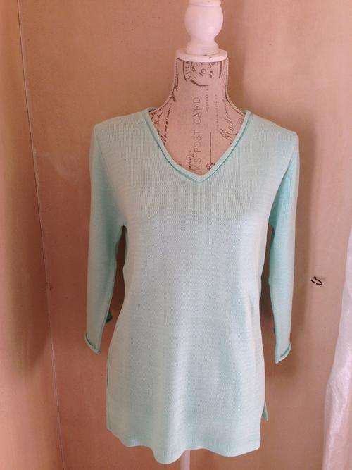 *Free Shipping* Brand New Lightweight Knitwear in Pastel Green Size L