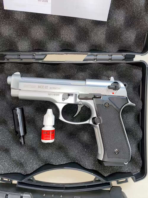 Retay Mod92 Baretta 9mm Blank Gun (Chrome)