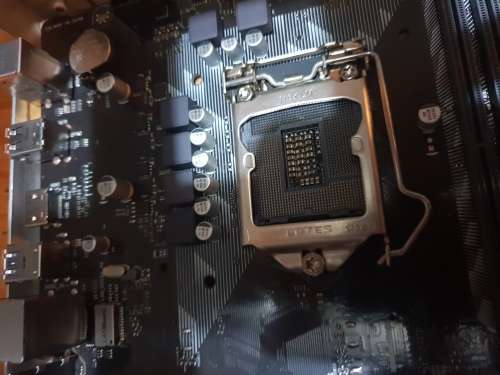 6 x unidentified MSI and ASUS graphic cards ( GPU MINER )