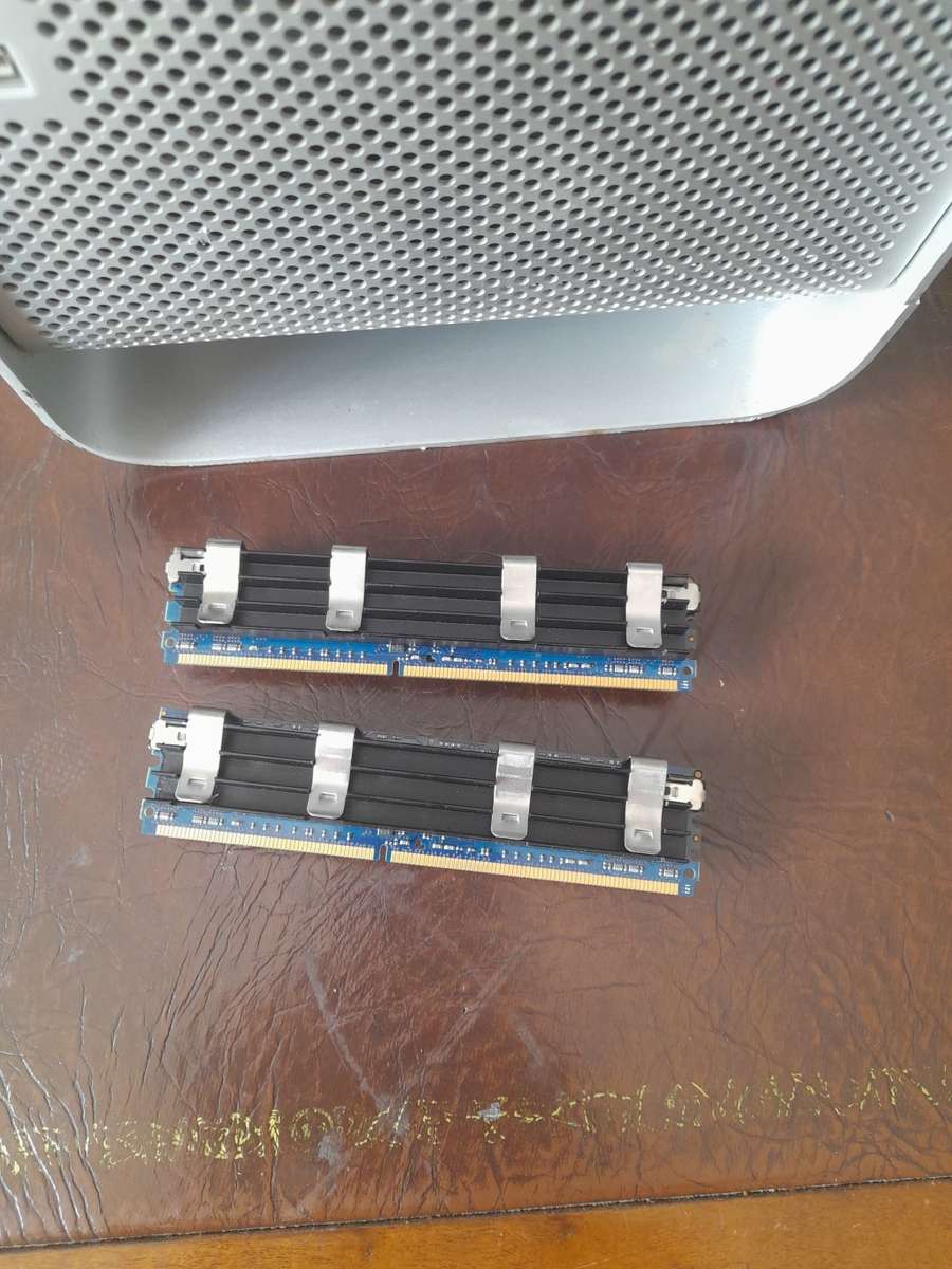 Mac Pro (Ram: 8gb CPU: xeon 5130 x2 (2.0qx) GPU: 7300GT)