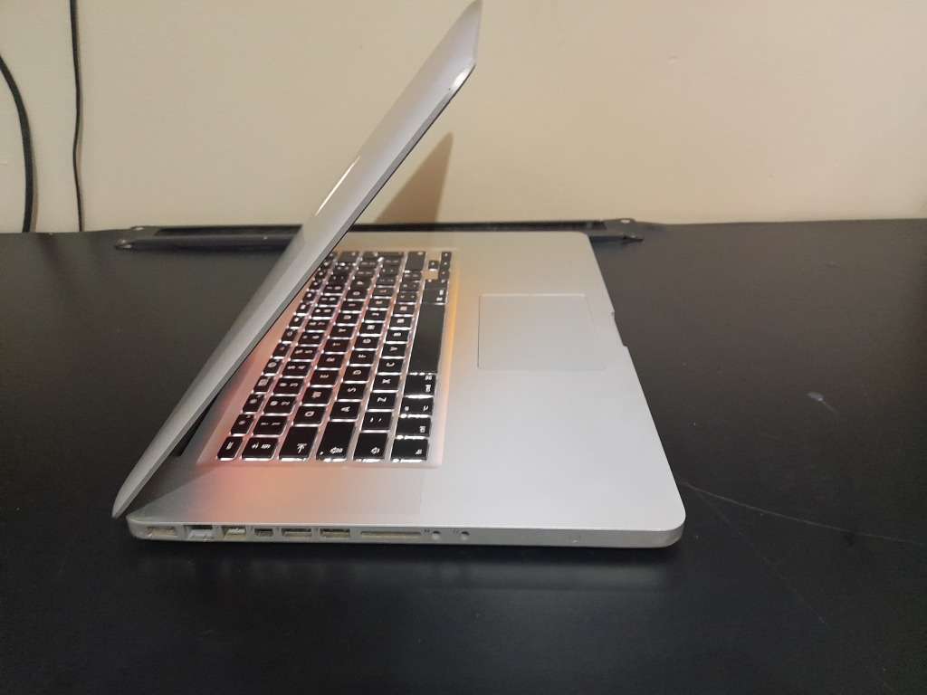 15 INCH Macbook Pro Core i7