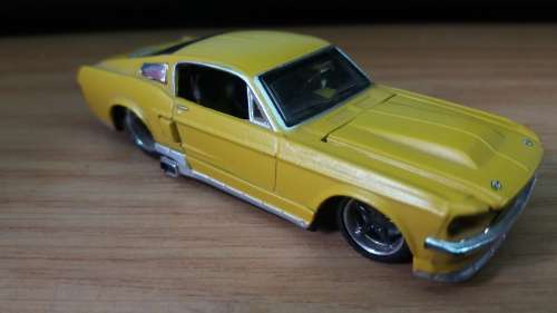 Maisto: 1967 Ford Mustang GT (Rubber Tires / Hood Opening)