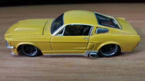 Maisto: 1967 Ford Mustang GT (Rubber Tires / Hood Opening)
