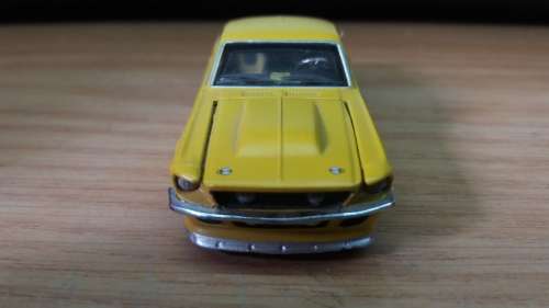 Maisto: 1967 Ford Mustang GT (Rubber Tires / Hood Opening)