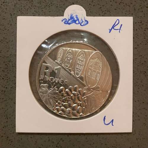 Stunning Uncirculated RSA 2000 Wine Silver Protea R1