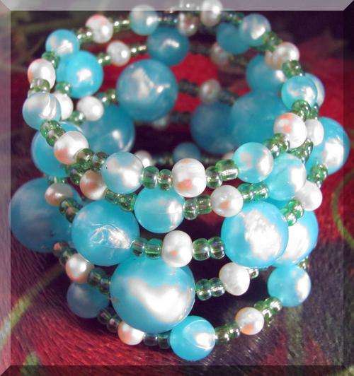 BEAUTIFUL!!! SUPERBELY HANDCRAFTED 5 STRAND BRACELET WITH FRESHWATER PEARLS AND VINTAGE BEADS
