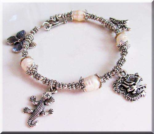 GEMS & JEWELLS!!! BEAUTIFUL BRACELET WITH HIGHLY DETAILED TIBETAN SILVER CHARMS AND FRESHWATER PEARL