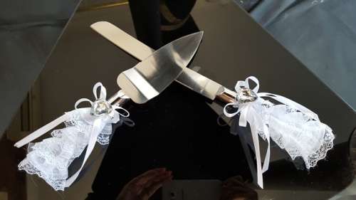 Bridal Cake Knife Set - *Door delivery for only R150*