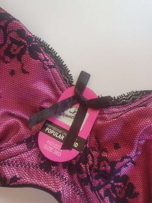 Sexy Black & Pink Lace Bra Size 36D