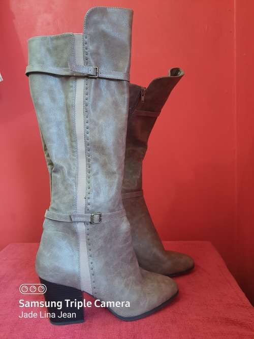 Knee High Beige Heel Boots - Size 9