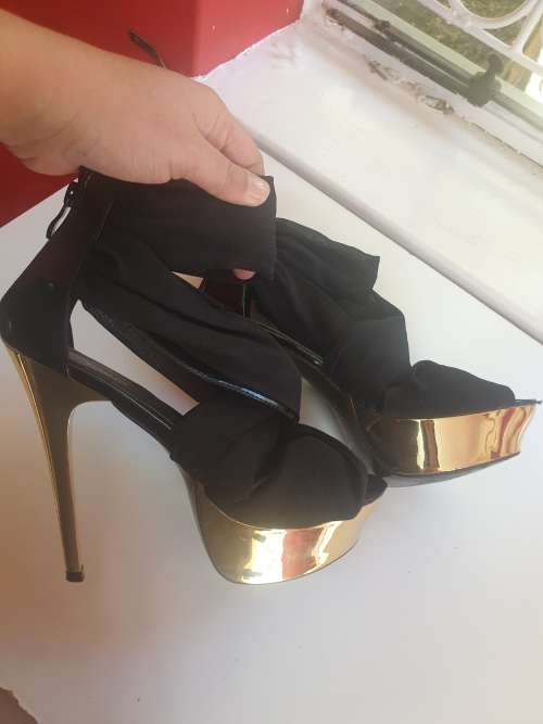 Gold Heel Black Shoes size 8
