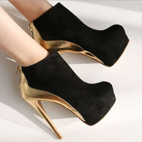 5 ON AUCTION - Lovely Black Solid Flock Boots  * Door delivery R150*