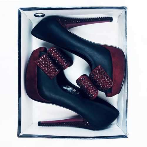 SIZE 4 SHOES. Belight Fashion Club Black & Plum Heels Size 4