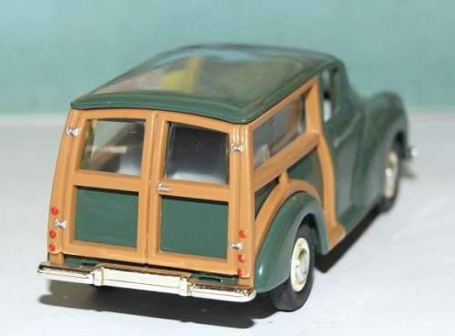 LLEDO VANGUARDS 1:43 MORRIS MINOR TRAVELLER  ALMOND GREEN VA10002 MIB.