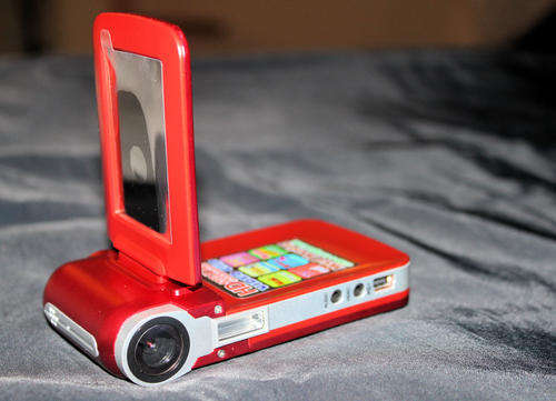 NEW IN BOX !!16MP DIGITAL CAMERA/ CAMCORDER / WEBCAM/ MP3 PLAYER