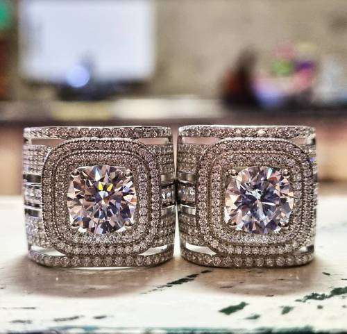 1x SOLID STERLING SILVER RING WITH 1000's OF CUBIC ZIRCONIA STONES.