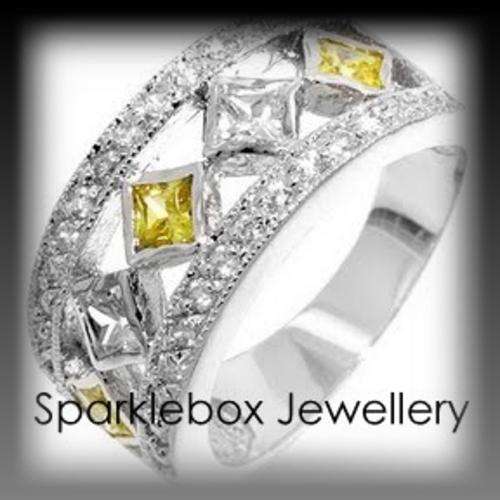 ***~SOPHISTICATED YELLOW & CLEAR CZ BAND RING 7~*** NEW STOCK JUST ARRIVED !!!