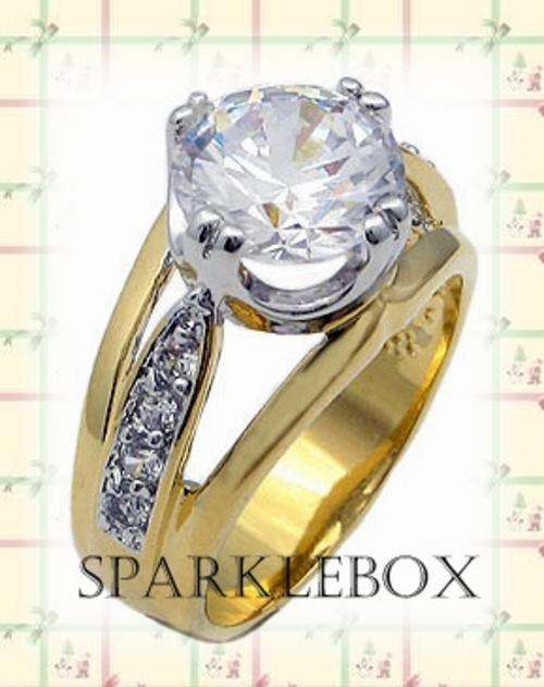 ***GORGEOUS PRINCESS CUT PRONG SETTING CZ BAND RING*** SIZE 7