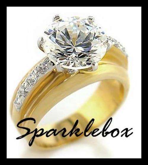 **Gorgeous Prong Setting Simulated Diamond CZ Band Ring**SIZE 6