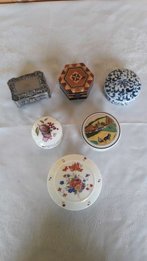 A collection of assorted trinket boxes