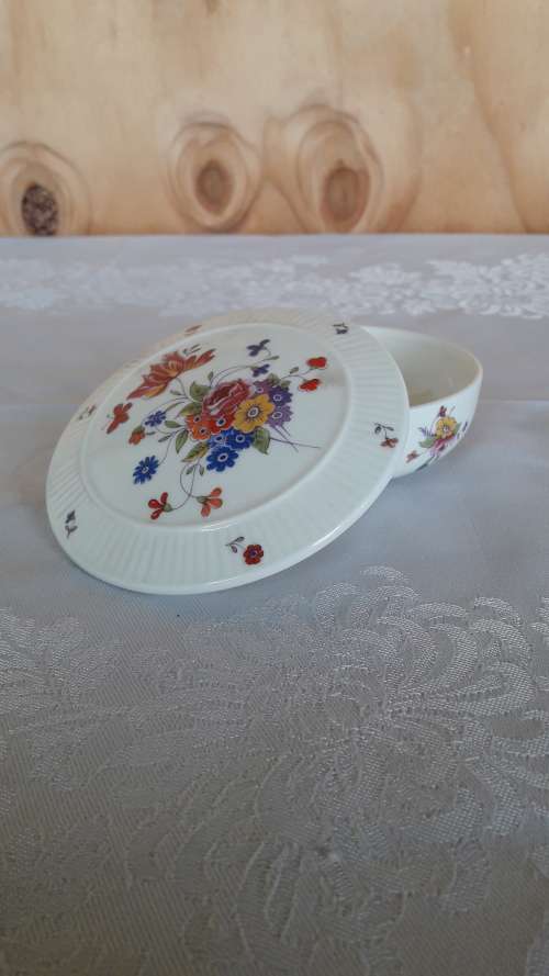 A collection of assorted trinket boxes