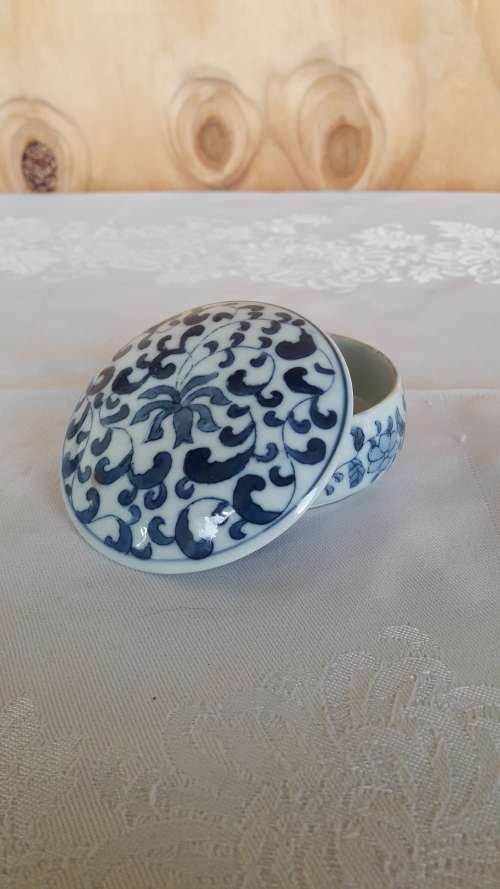 A collection of assorted trinket boxes