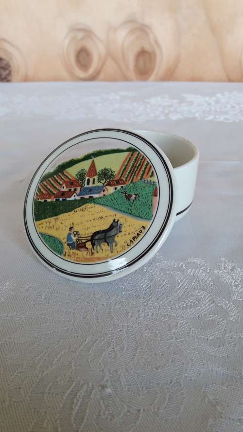 A collection of assorted trinket boxes