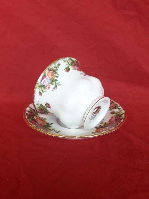 A beautiful Old Country Rose`s Royal Albert duo