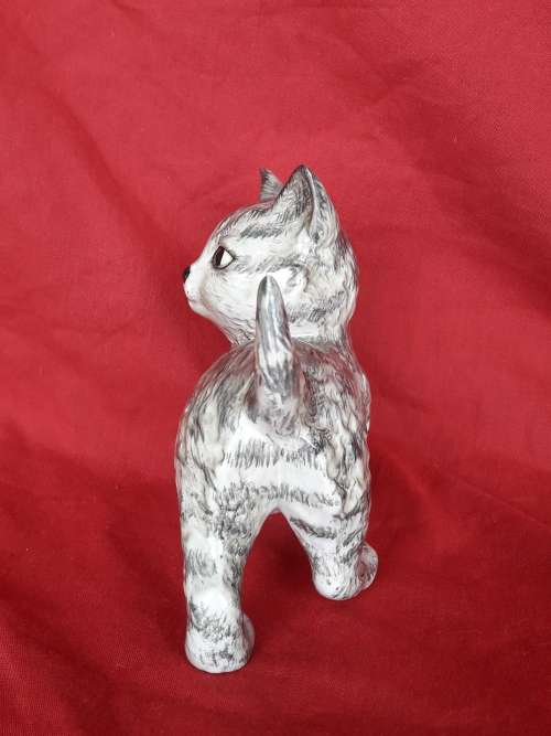A 1960s beswick cat
