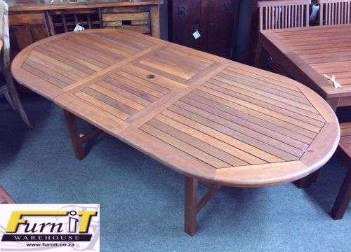 Oval Extendable Table 160 / 210 - Hardwood - Outdoor